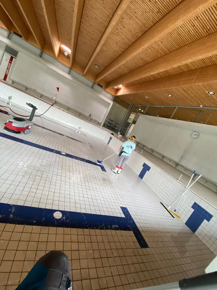 Schwimmbecken – Endkontrolle nach Reinigung